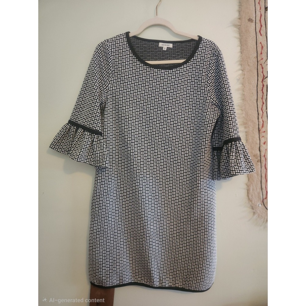 Max Studio Womens M Black White Geometric Tunic Top Bell Sleeve 3/4 Sleeve
